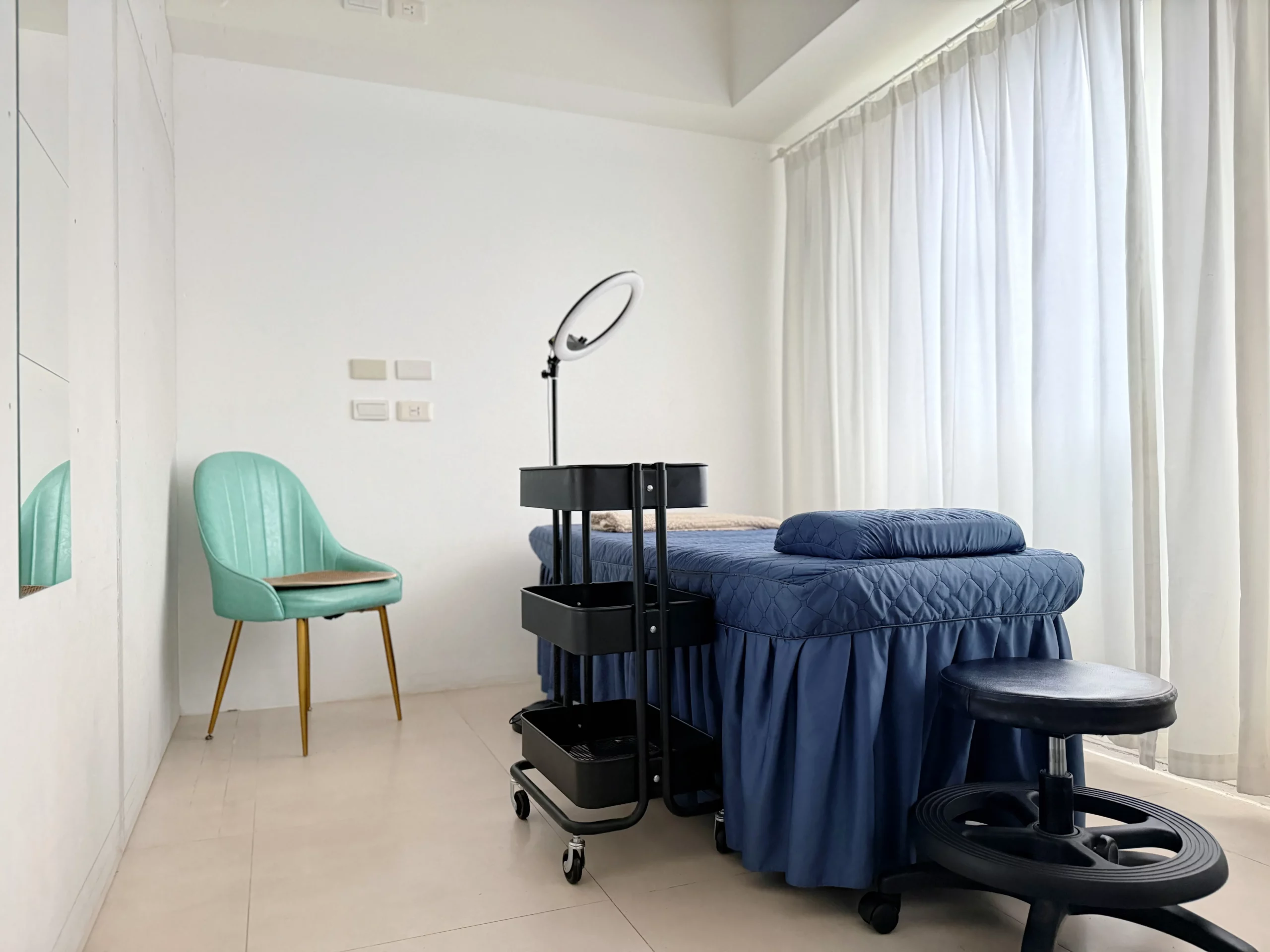 台北車站美業共享空間 1109館 - 獨立美容工作站與專業美容床預約