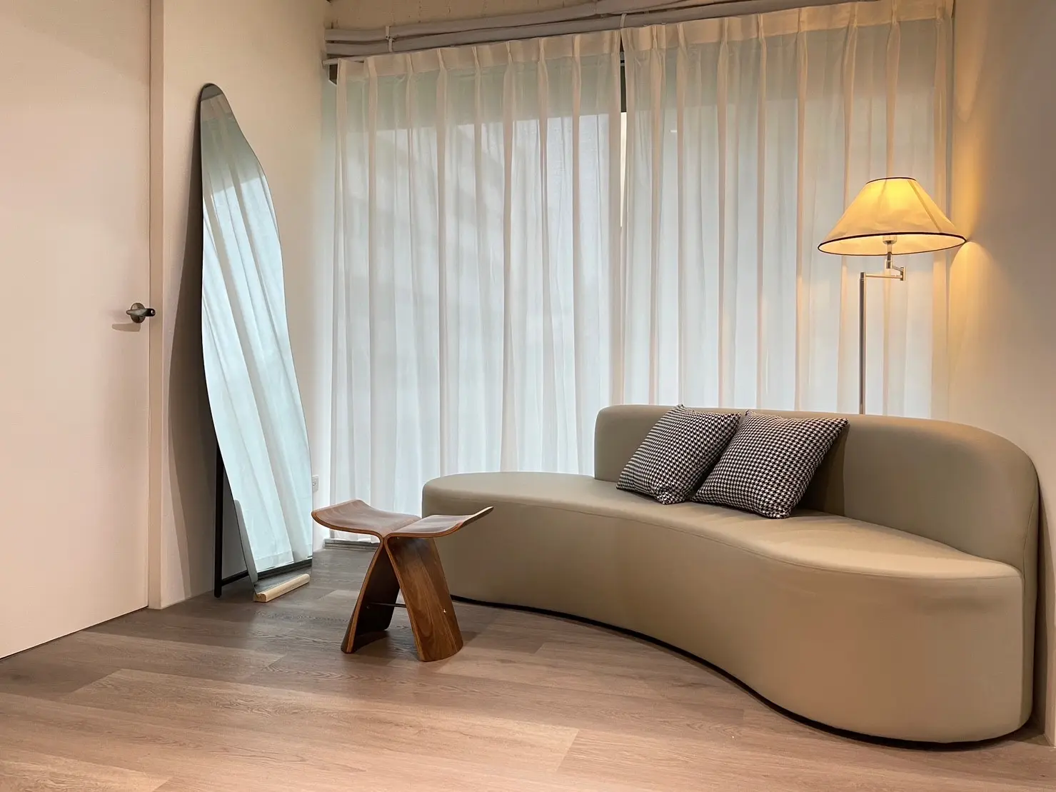 台中勤美時段預約美容床 - 美業共享工作站動物主題