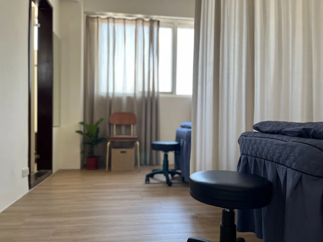 忠孝復興時段預約美容床 - 隱私拉簾隔間